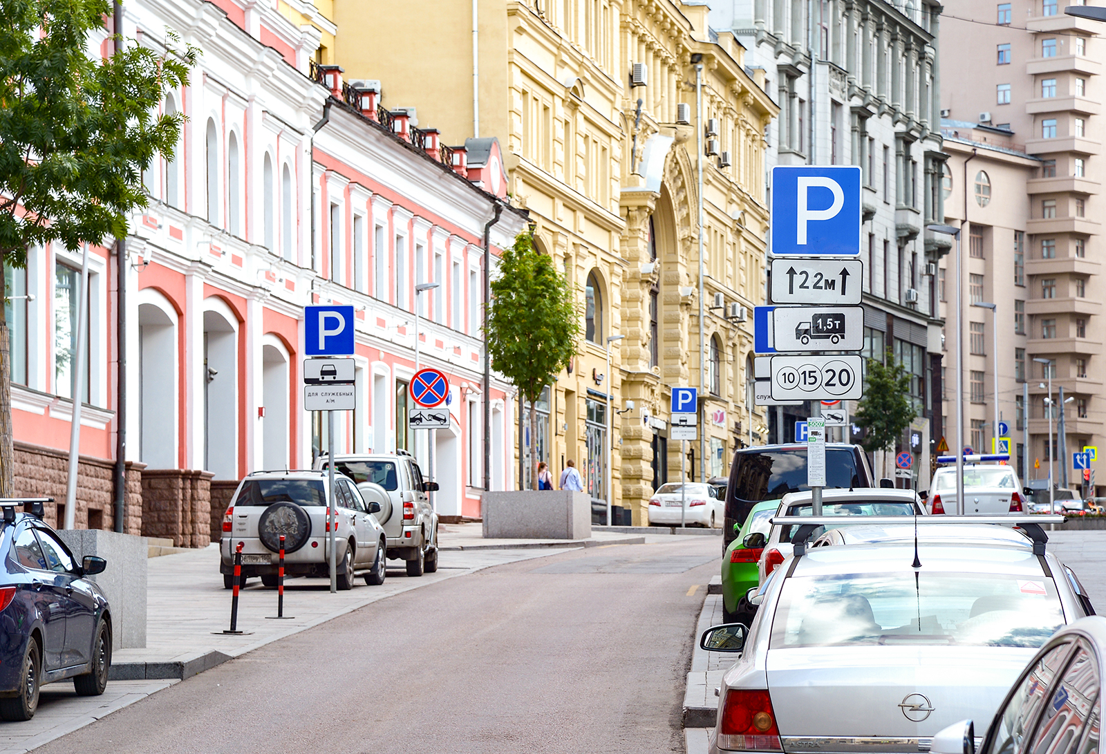 Платные автостоянки москва. Парковки Москвы. Парковка в центре Москвы. Платная парковка в Москве. Парковки на улицах Москвы.